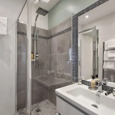 Cosy Studio For 3p In Le Marais Paris